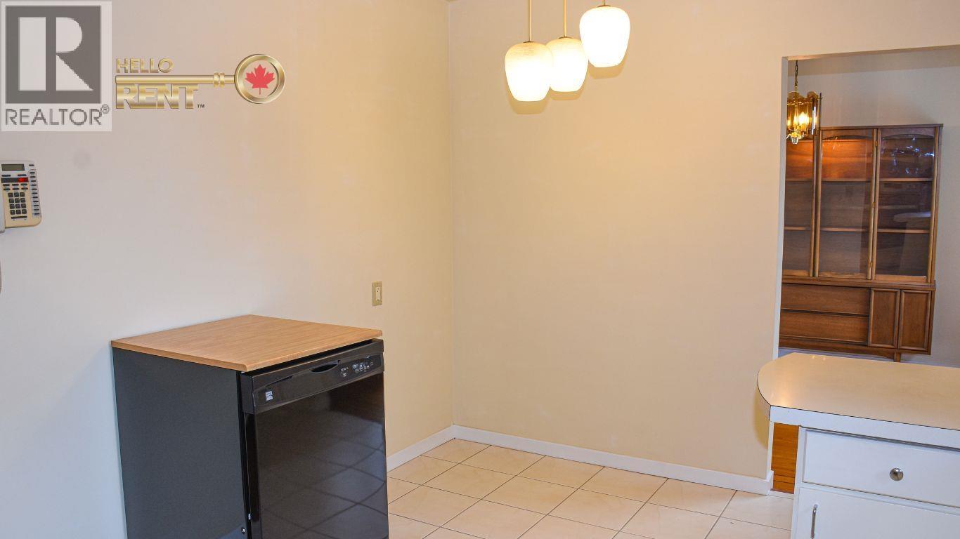 733 E 16th, North Vancouver, British Columbia  V7L 2V2 - Photo 12 - R3081145