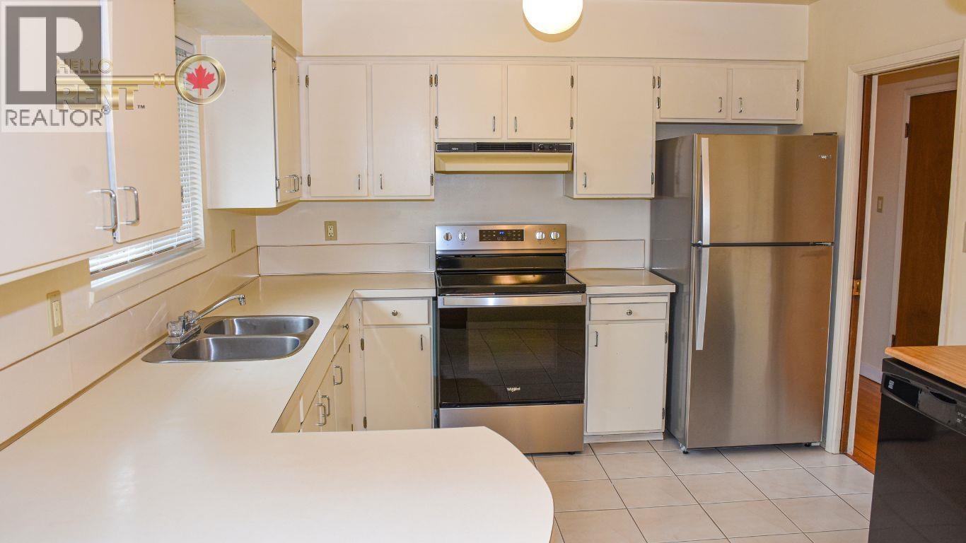 733 E 16th, North Vancouver, British Columbia  V7L 2V2 - Photo 13 - R3081145