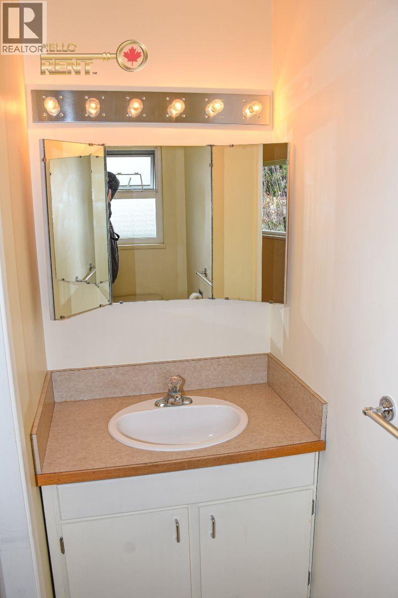 733 E 16th, North Vancouver, British Columbia  V7L 2V2 - Photo 17 - R3081145