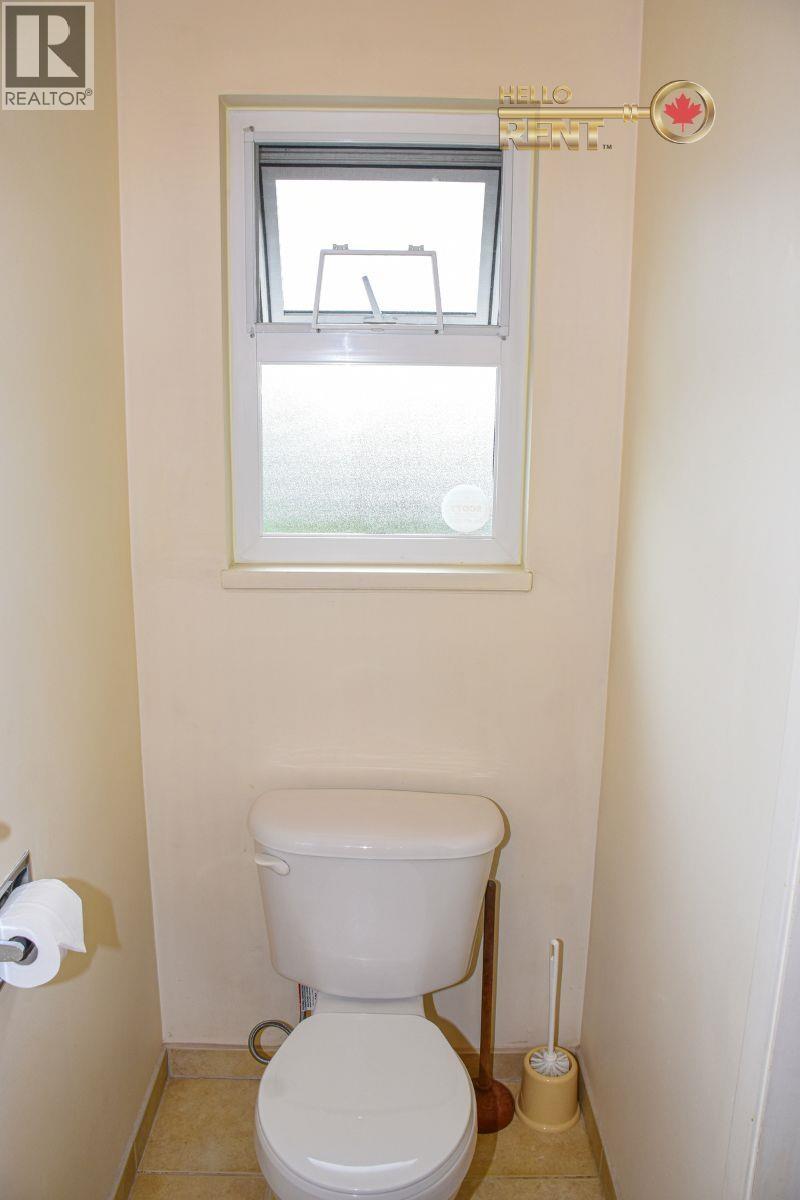 733 E 16th, North Vancouver, British Columbia  V7L 2V2 - Photo 18 - R3081145