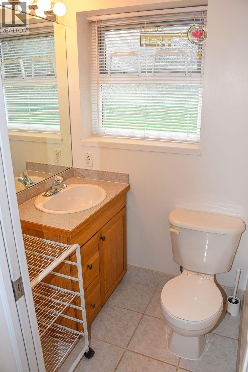 733 E 16th, North Vancouver, British Columbia  V7L 2V2 - Photo 31 - R3081145