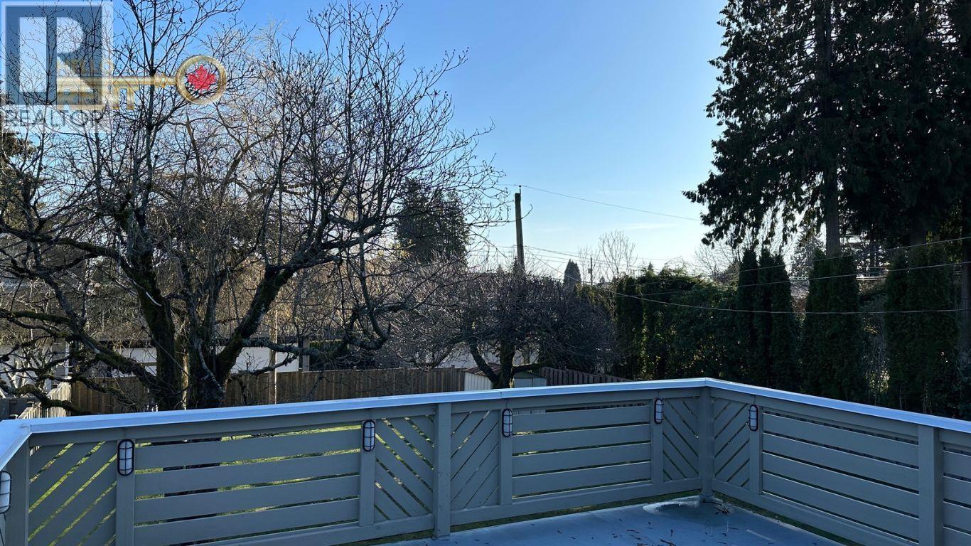733 E 16th, North Vancouver, British Columbia  V7L 2V2 - Photo 38 - R3081145