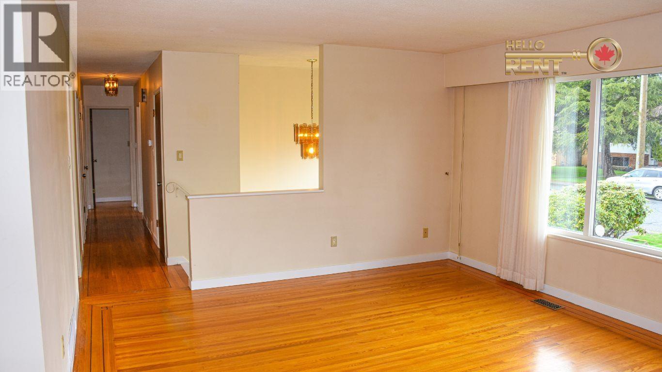 733 E 16th, North Vancouver, British Columbia  V7L 2V2 - Photo 5 - R3081145