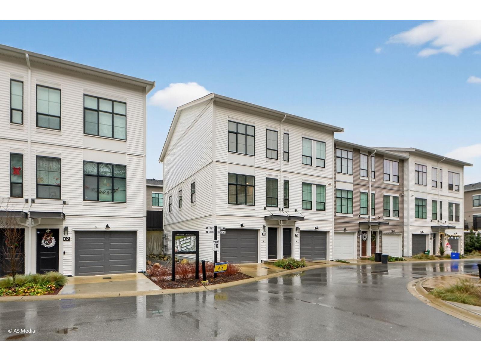 71 2774 Montrose Avenue, Abbotsford, British Columbia  V2S 0N4 - Photo 2 - R3074034