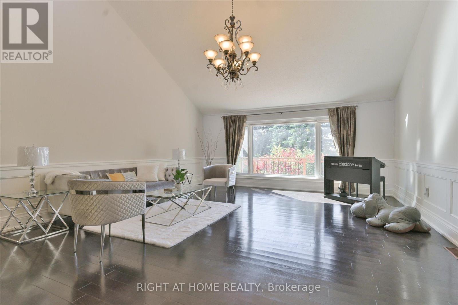 18 Mccowan Lane, Whitchurch-Stouffville, Ontario  L4A 4C1 - Photo 9 - N12710016