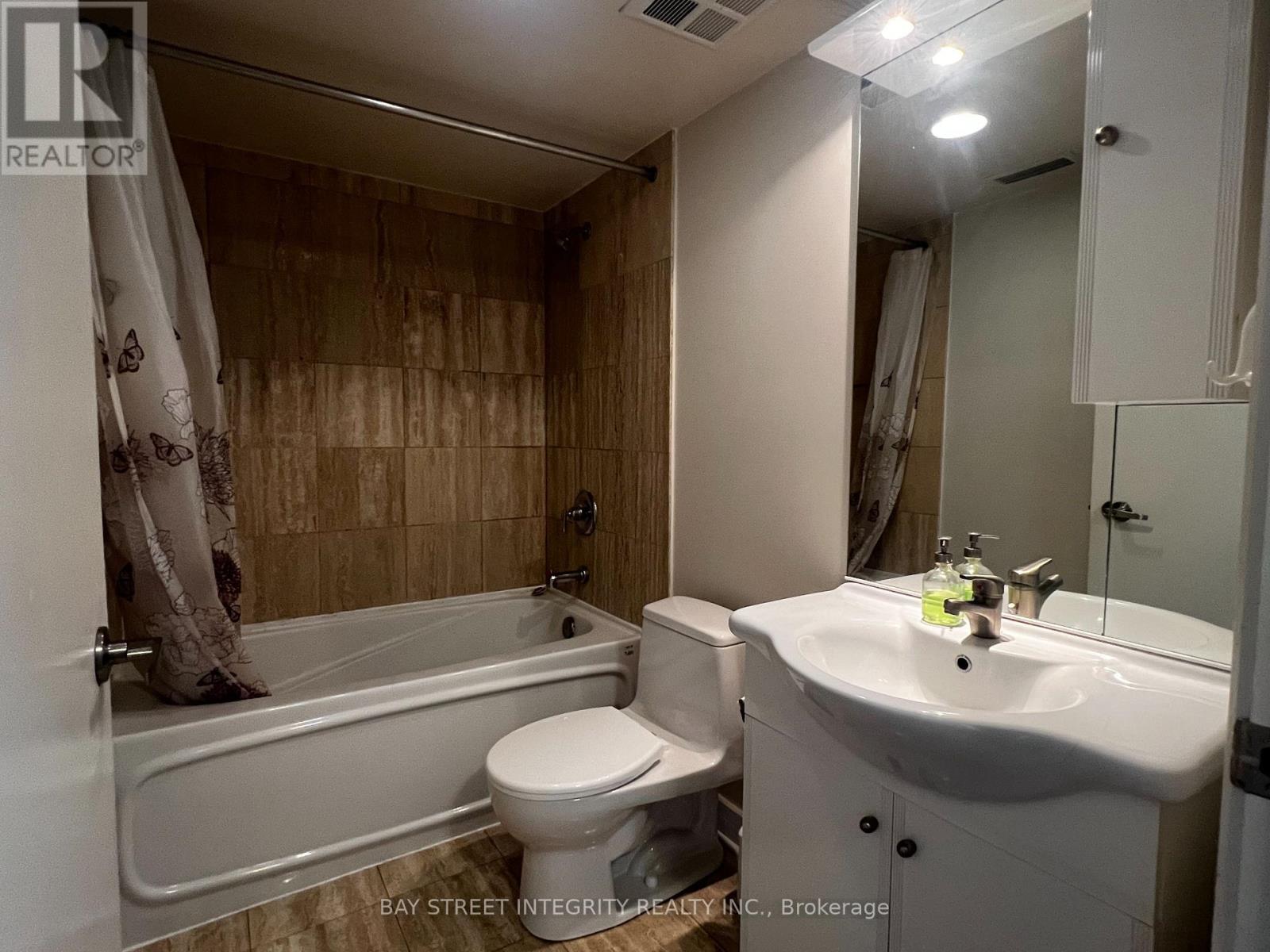 Uph04 - 16 Harrison Garden Boulevard, Toronto, Ontario  M2N 7J6 - Photo 12 - C12708836