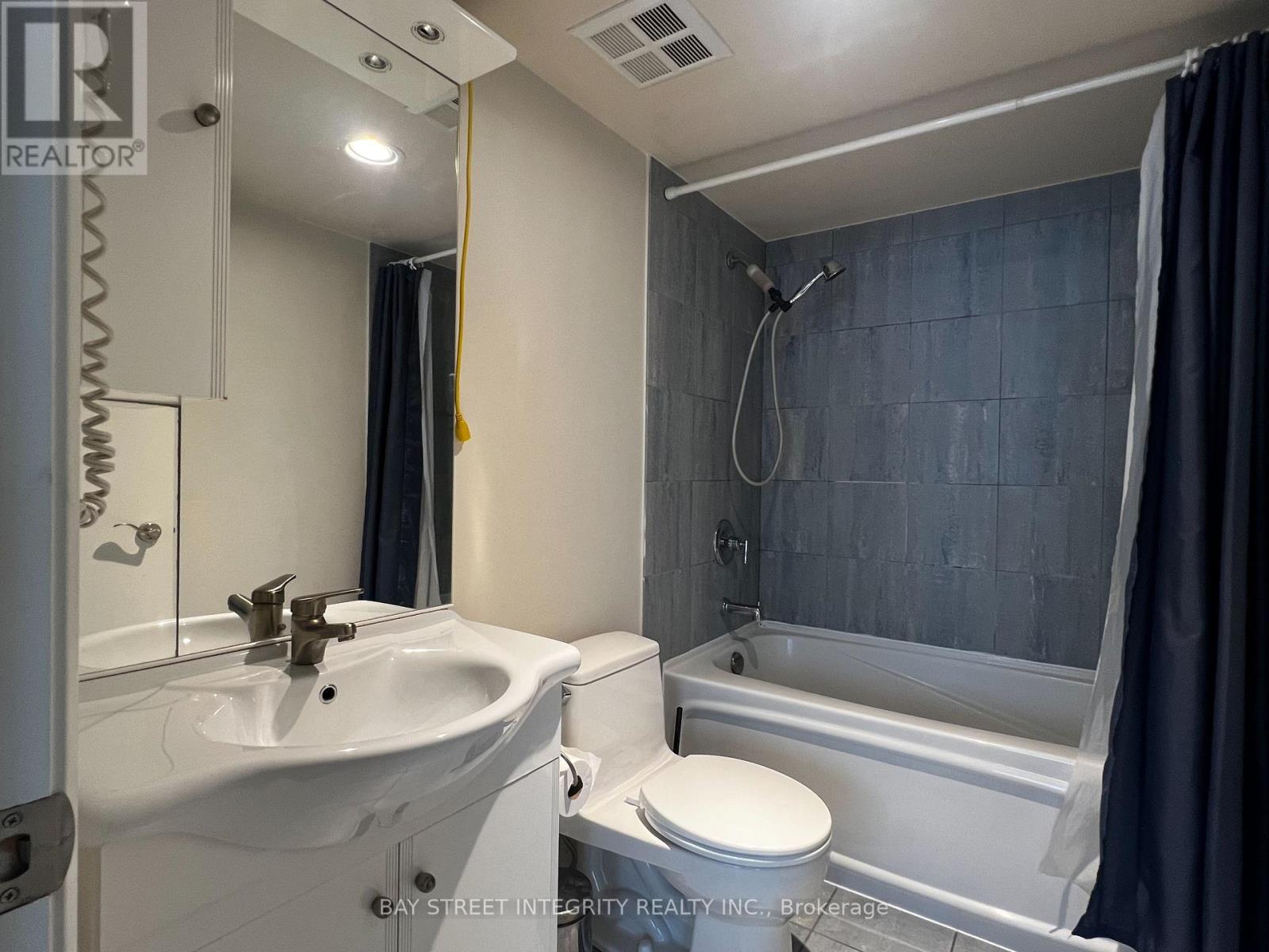 Uph04 - 16 Harrison Garden Boulevard, Toronto, Ontario  M2N 7J6 - Photo 9 - C12708836