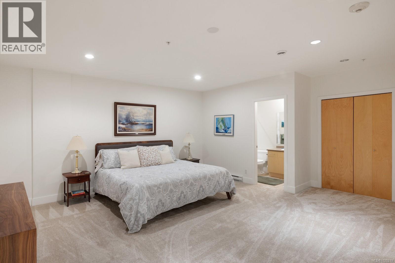 5322 Sayward Hill Cres, Saanich, British Columbia  V8Y 3H8 - Photo 19 - 1020219