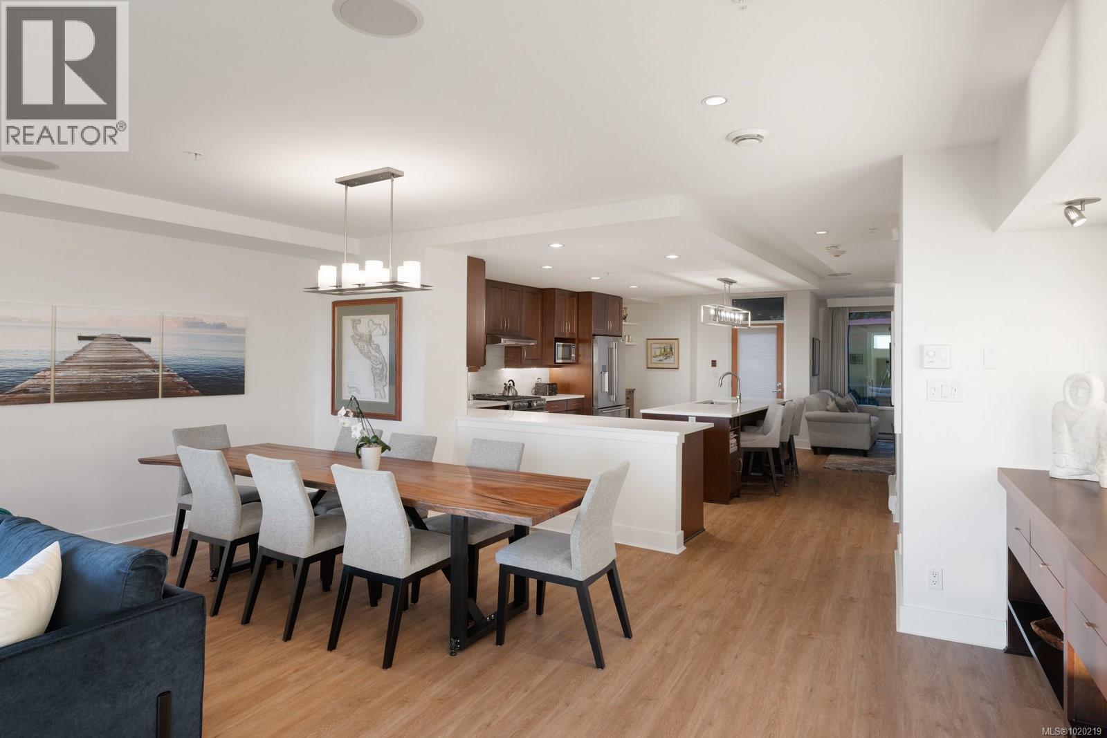 5322 Sayward Hill Cres, Saanich, British Columbia  V8Y 3H8 - Photo 13 - 1020219