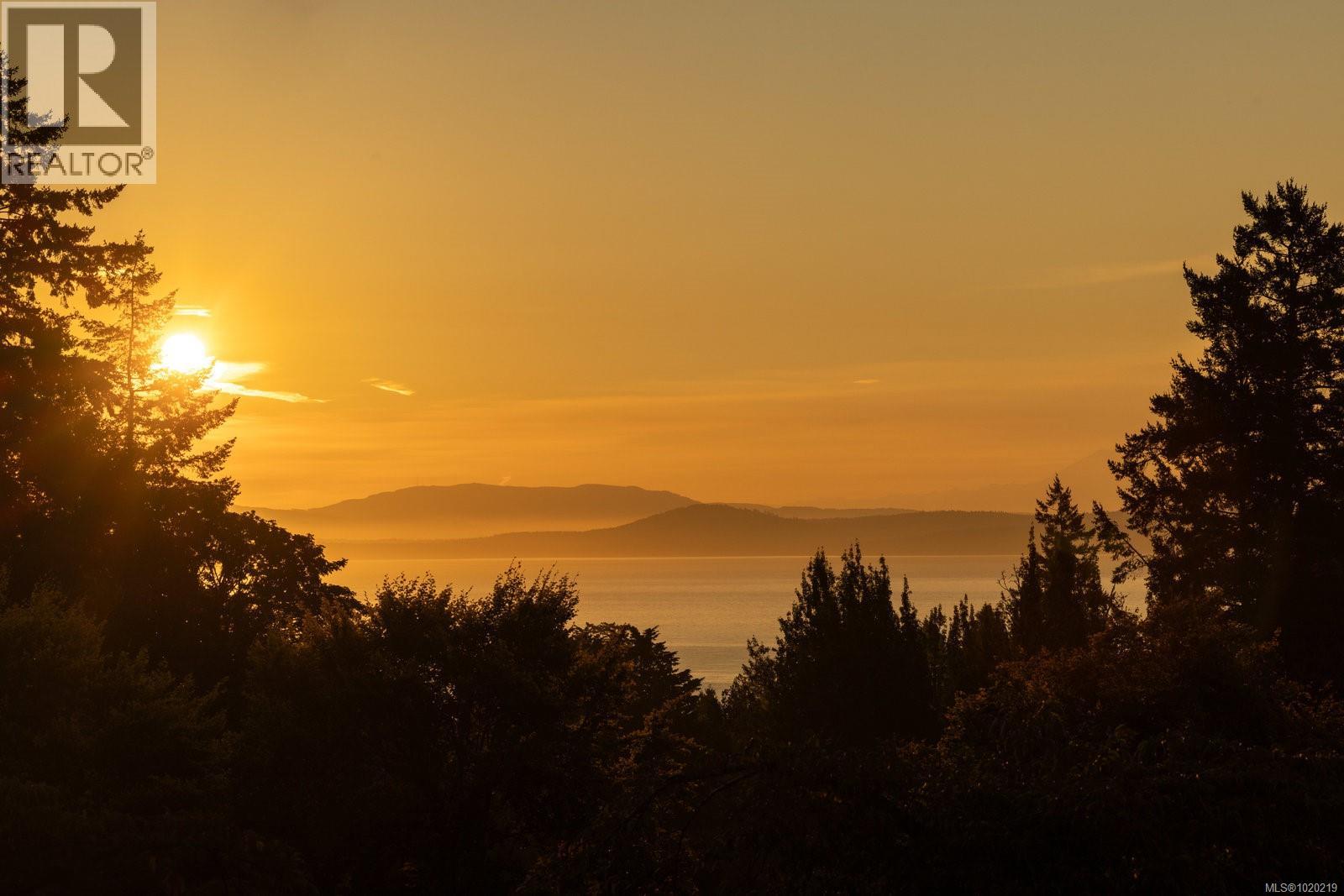 5322 Sayward Hill Cres, Saanich, British Columbia