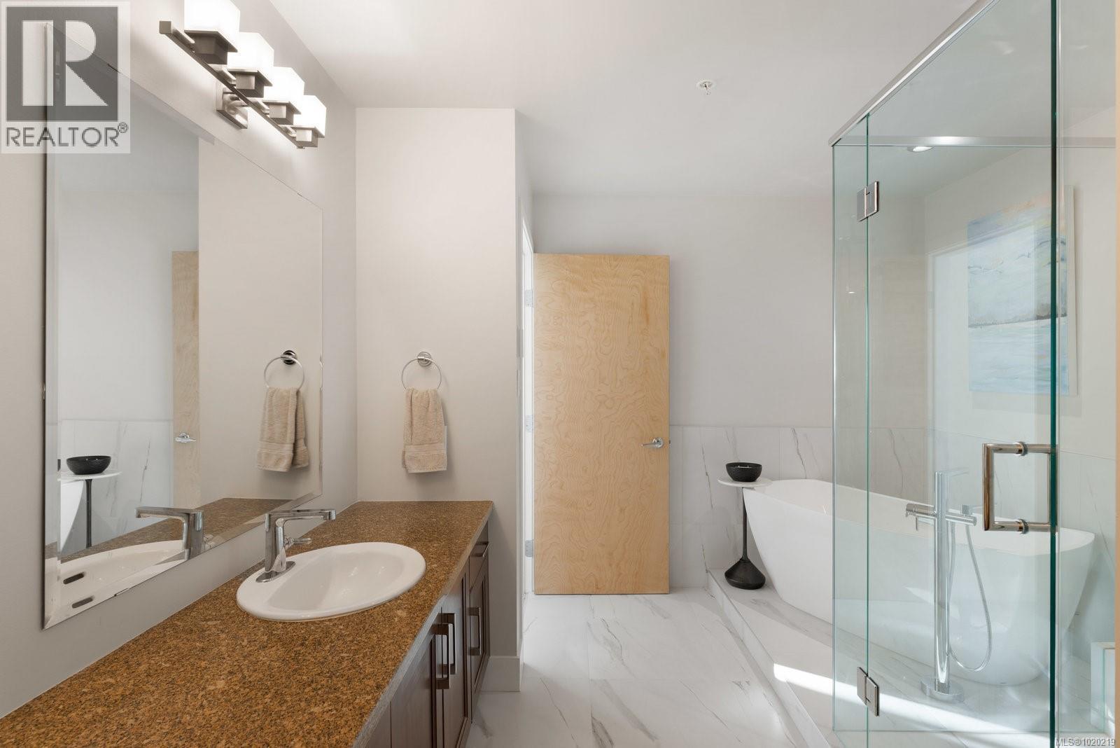 5322 Sayward Hill Cres, Saanich, British Columbia  V8Y 3H8 - Photo 27 - 1020219