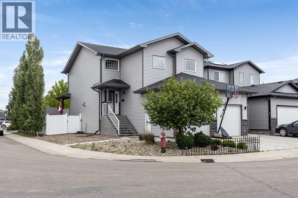 382 Sterling Crescent Se, Medicine Hat, Alberta  T1B 0G2 - Photo 2 - A2274175