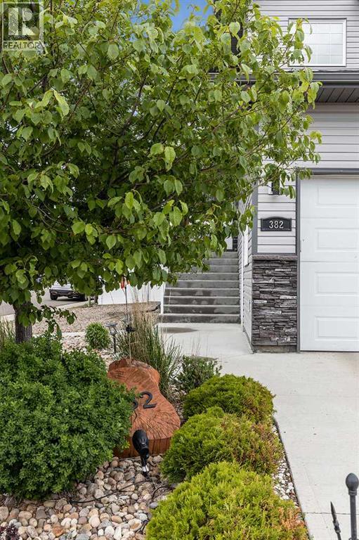 382 Sterling Crescent Se, Medicine Hat, Alberta  T1B 0G2 - Photo 3 - A2274175