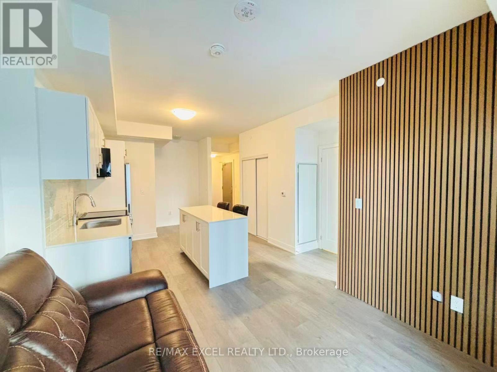 B 709 - 715 Davis Drive, Newmarket, Ontario  L3Y 0J2 - Photo 2 - N12711828