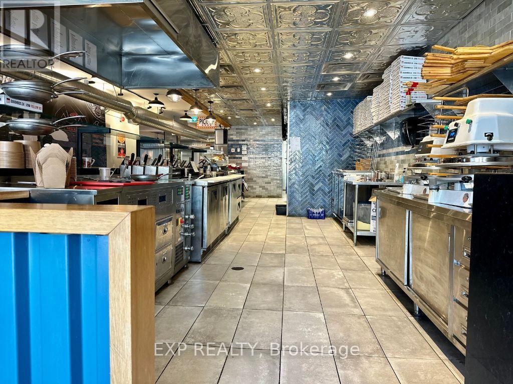 162 Lakeshore Road E, Oakville, Ontario  L6J 1H6 - Photo 4 - W12711840