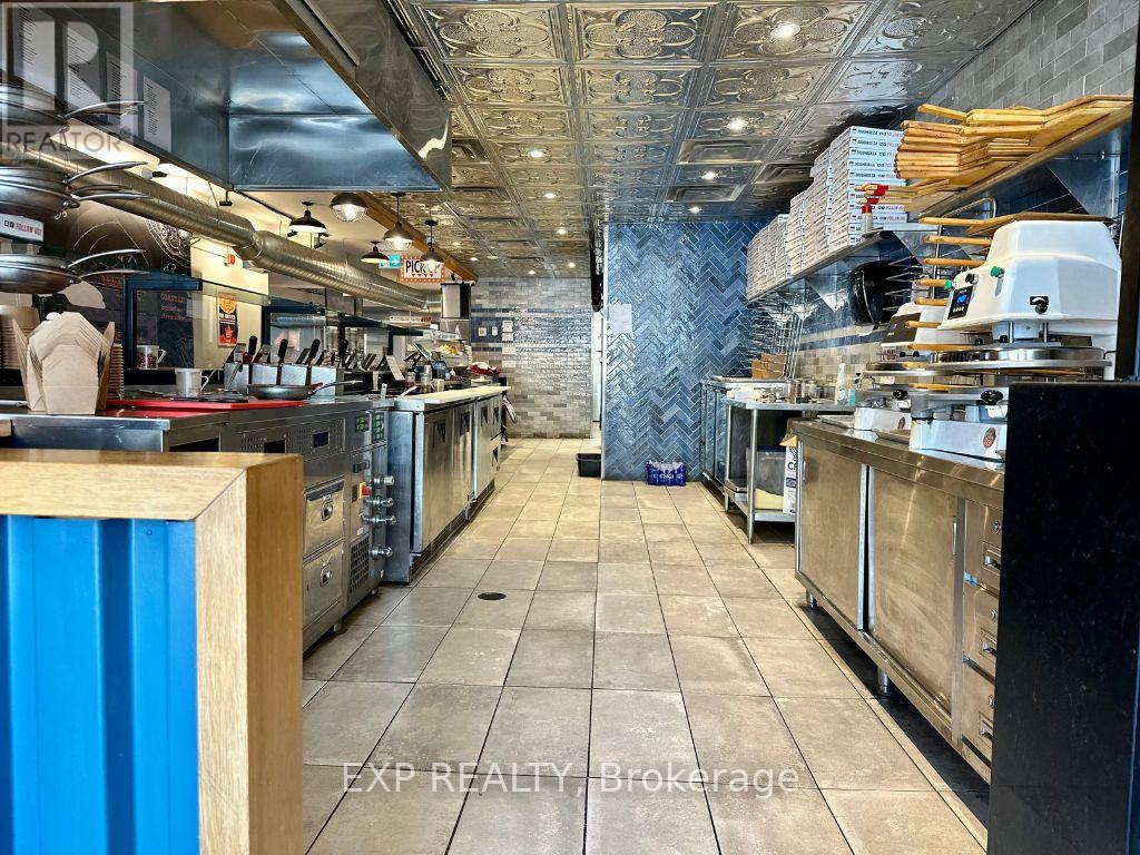 162 Lakeshore Road E, Oakville, Ontario  L6J 1H6 - Photo 5 - W12711840