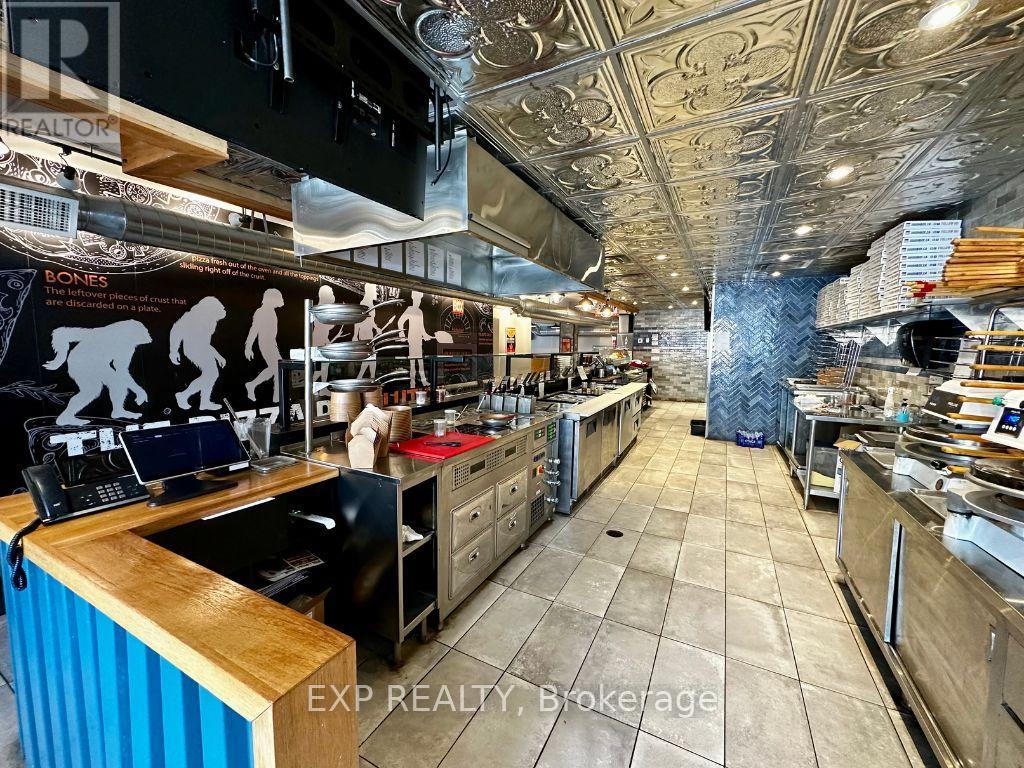 162 Lakeshore Road E, Oakville, Ontario  L6J 1H6 - Photo 6 - W12711840