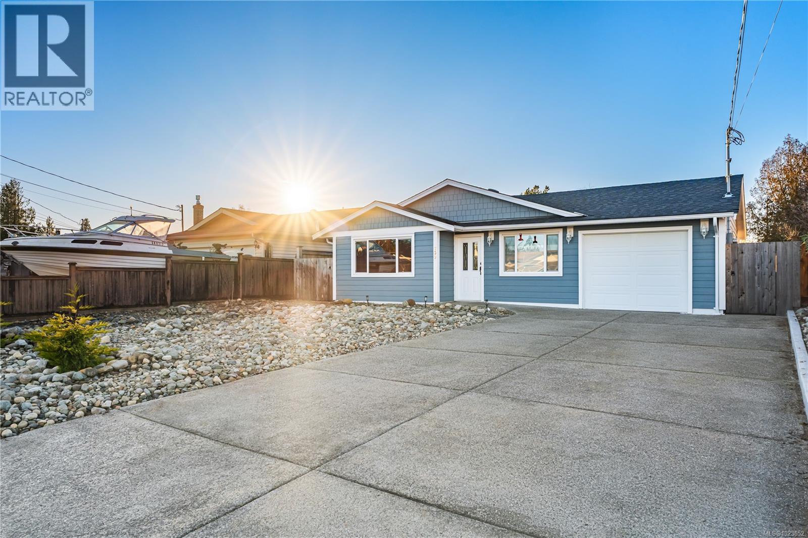 739 Phillips St, Parksville, British Columbia