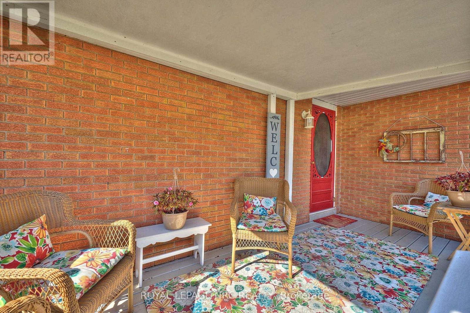 73 Roehampton Avenue, St. Catharines, Ontario  L2M 6B7 - Photo 4 - X12469466