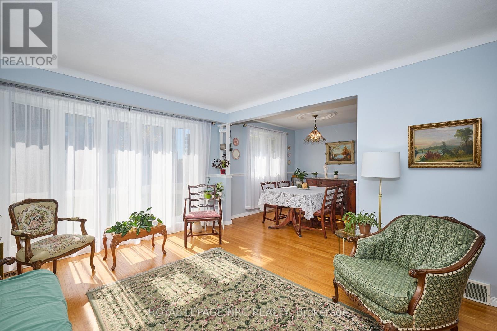 73 Roehampton Avenue, St. Catharines, Ontario  L2M 6B7 - Photo 15 - X12469466