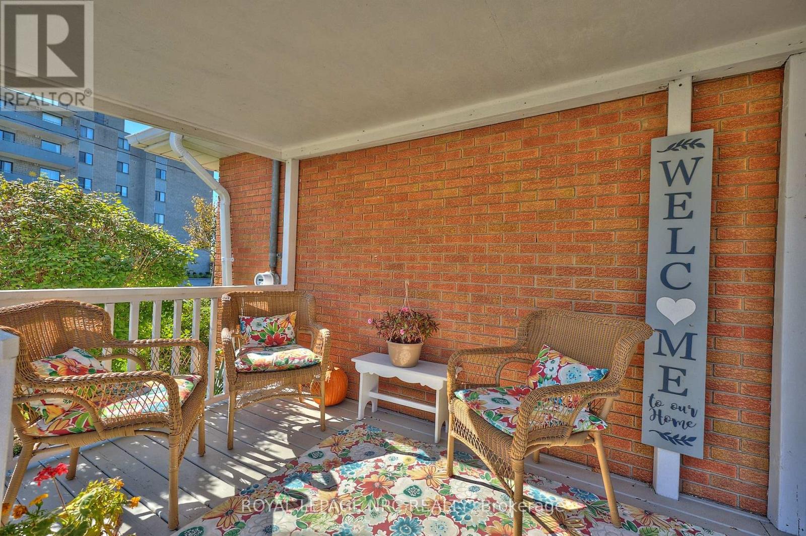 73 Roehampton Avenue, St. Catharines, Ontario  L2M 6B7 - Photo 5 - X12469466