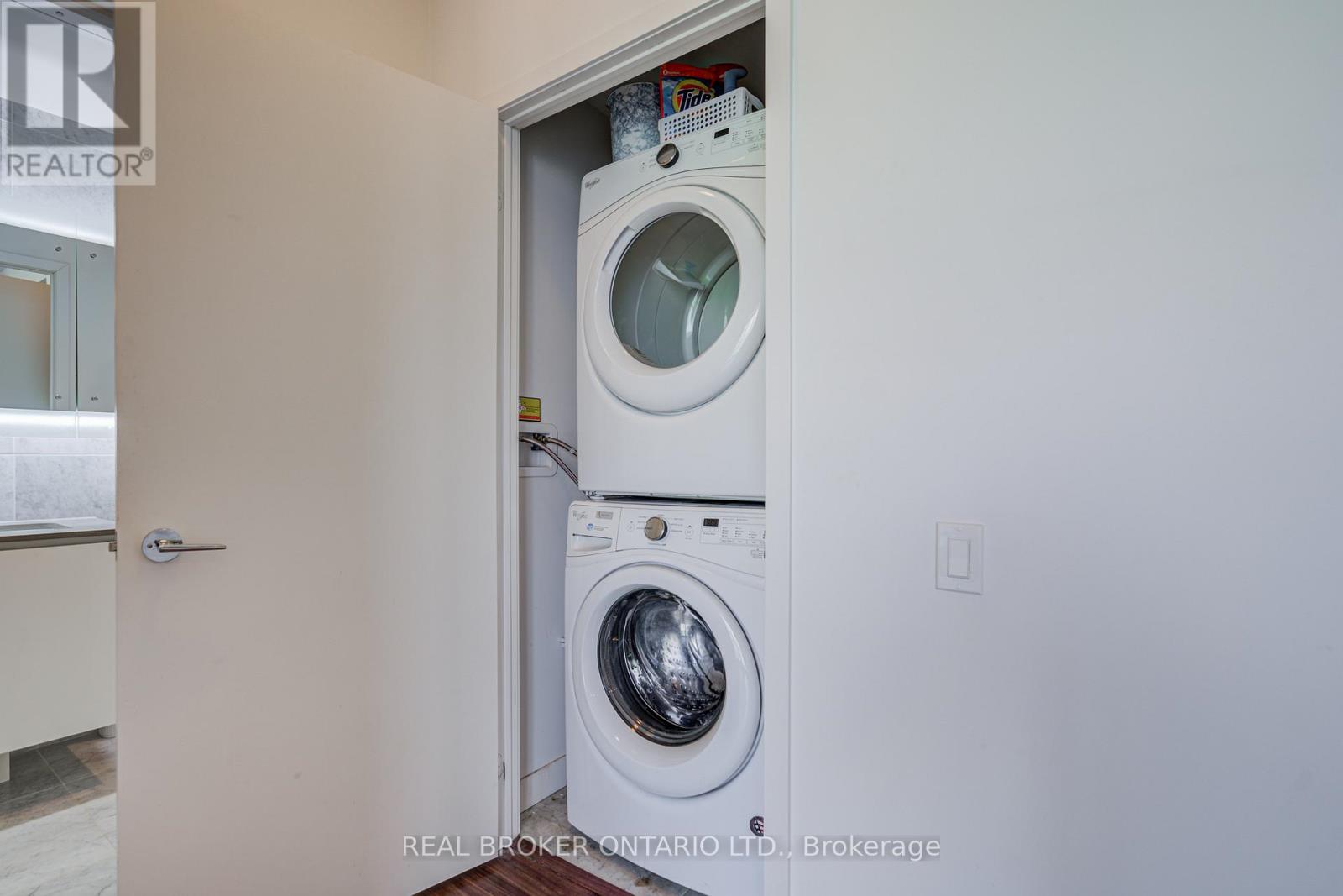 512 - 90 Queens Wharf Road, Toronto, Ontario  M5V 0E6 - Photo 22 - C12707880