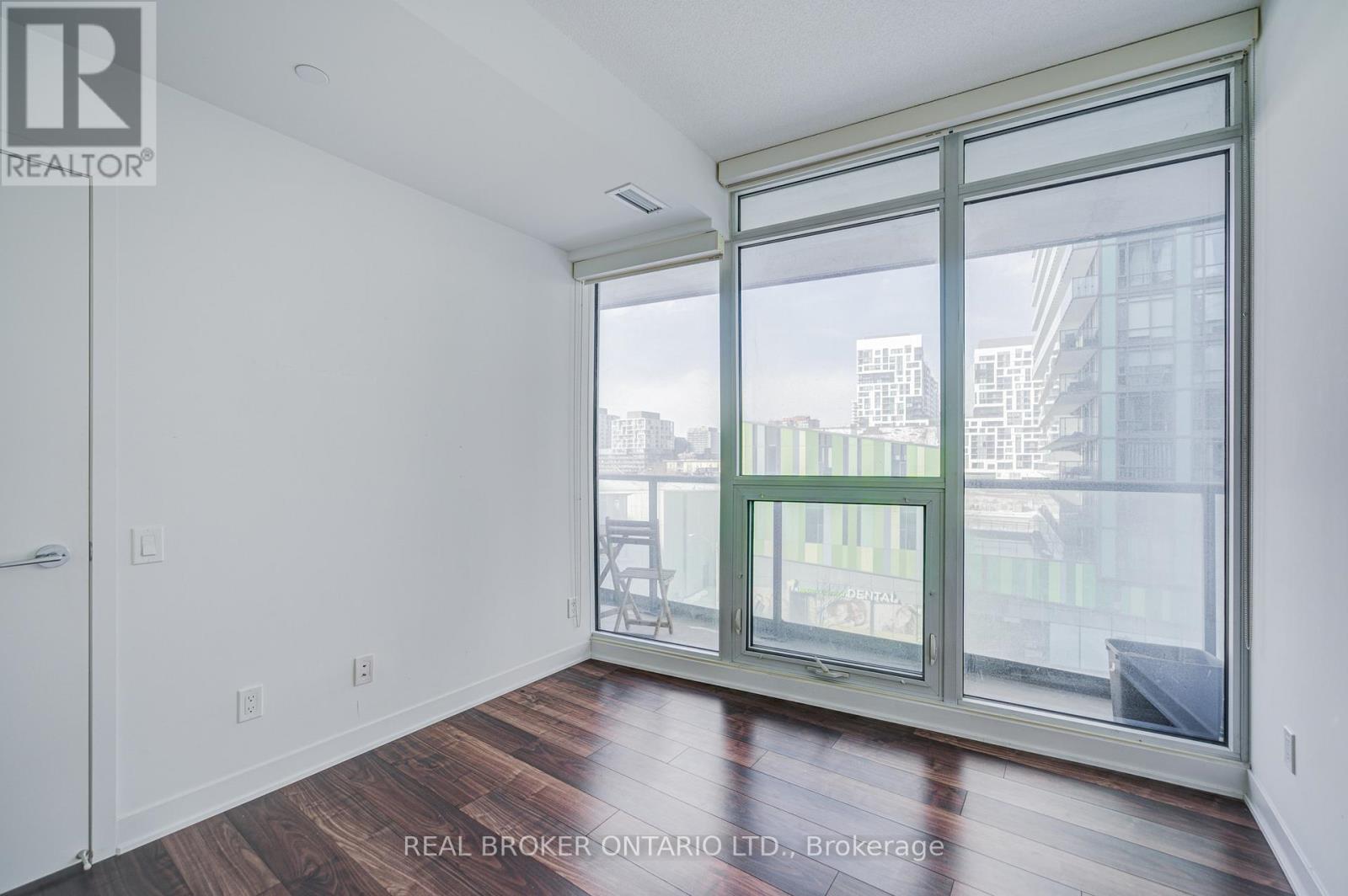 512 - 90 Queens Wharf Road, Toronto, Ontario  M5V 0E6 - Photo 21 - C12707880