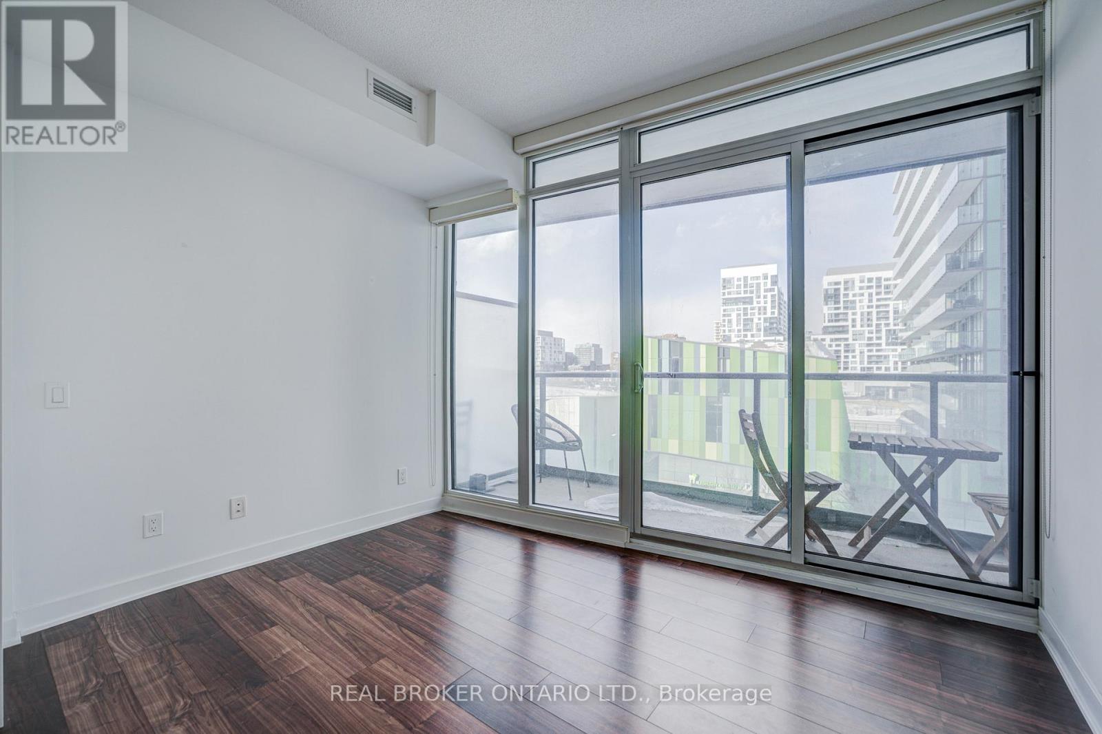 512 - 90 Queens Wharf Road, Toronto, Ontario  M5V 0E6 - Photo 16 - C12707880