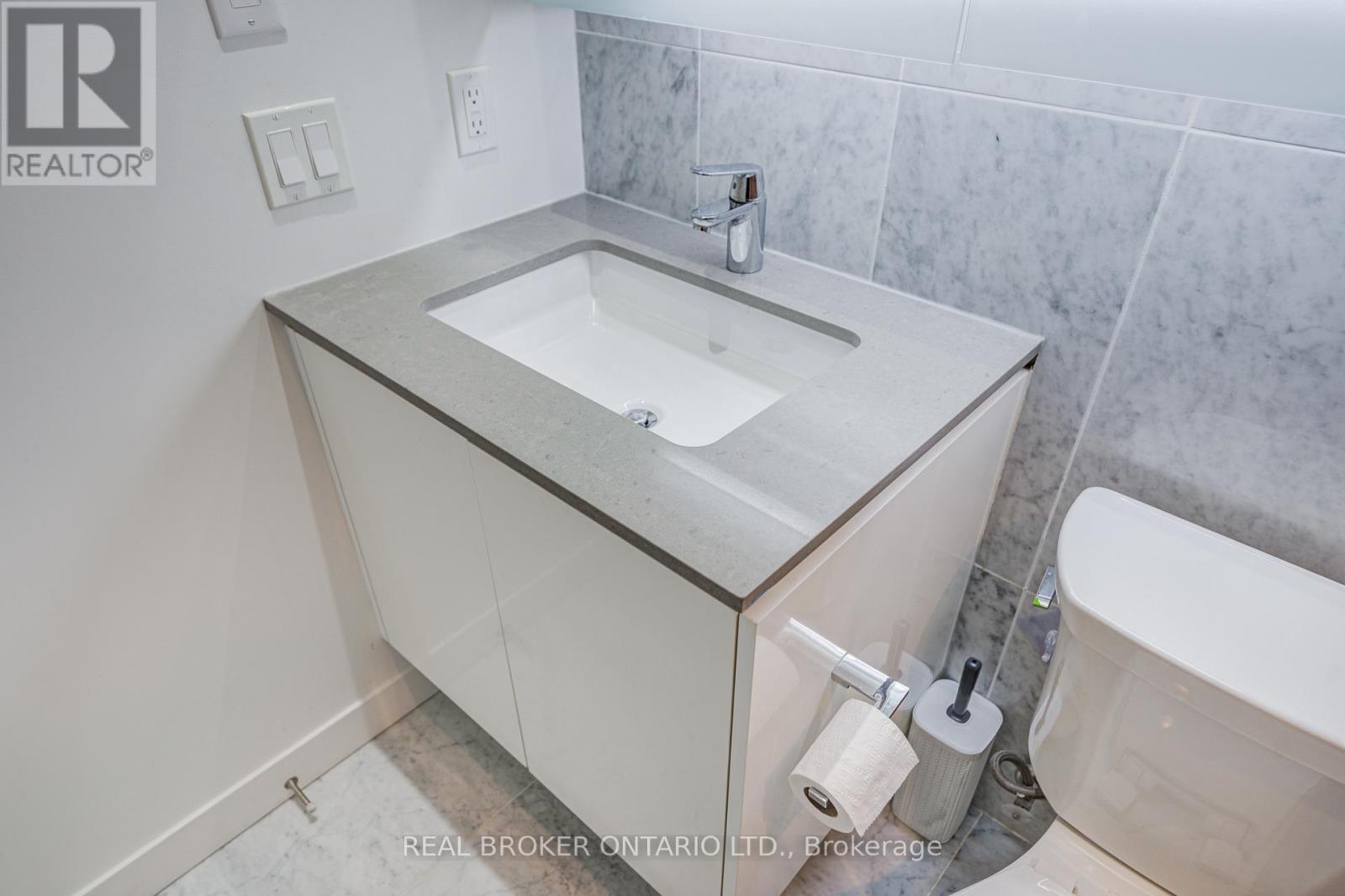 512 - 90 Queens Wharf Road, Toronto, Ontario  M5V 0E6 - Photo 25 - C12707880