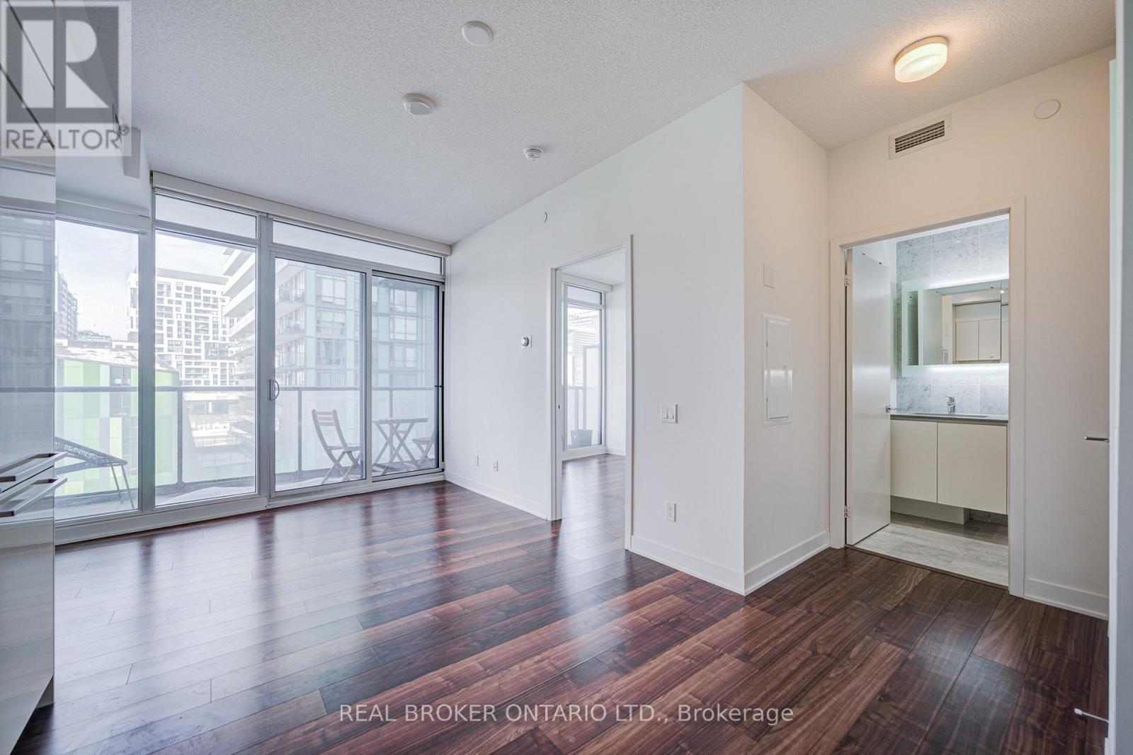 512 - 90 Queens Wharf Road, Toronto, Ontario  M5V 0E6 - Photo 7 - C12707880