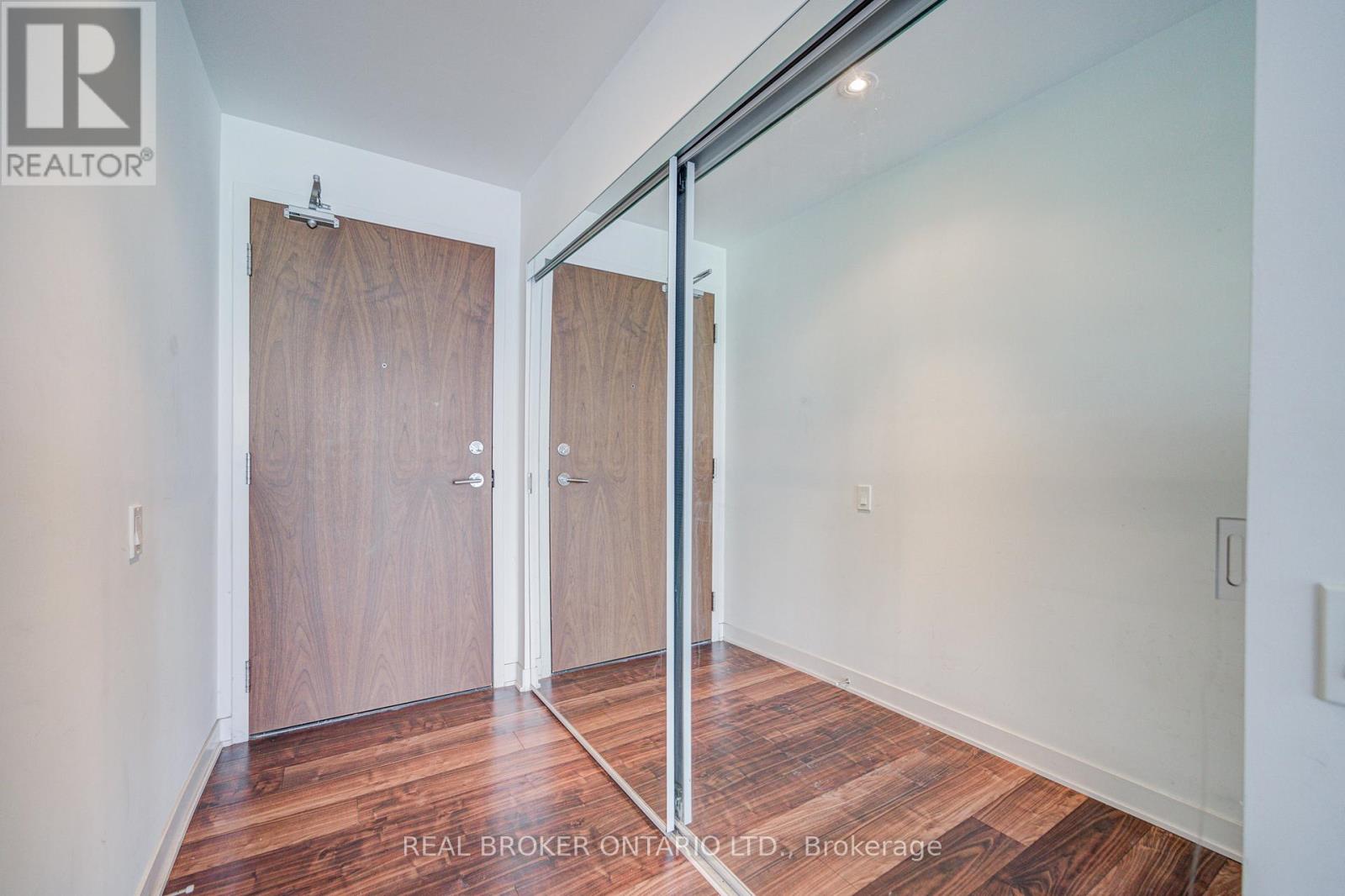 512 - 90 Queens Wharf Road, Toronto, Ontario  M5V 0E6 - Photo 5 - C12707880