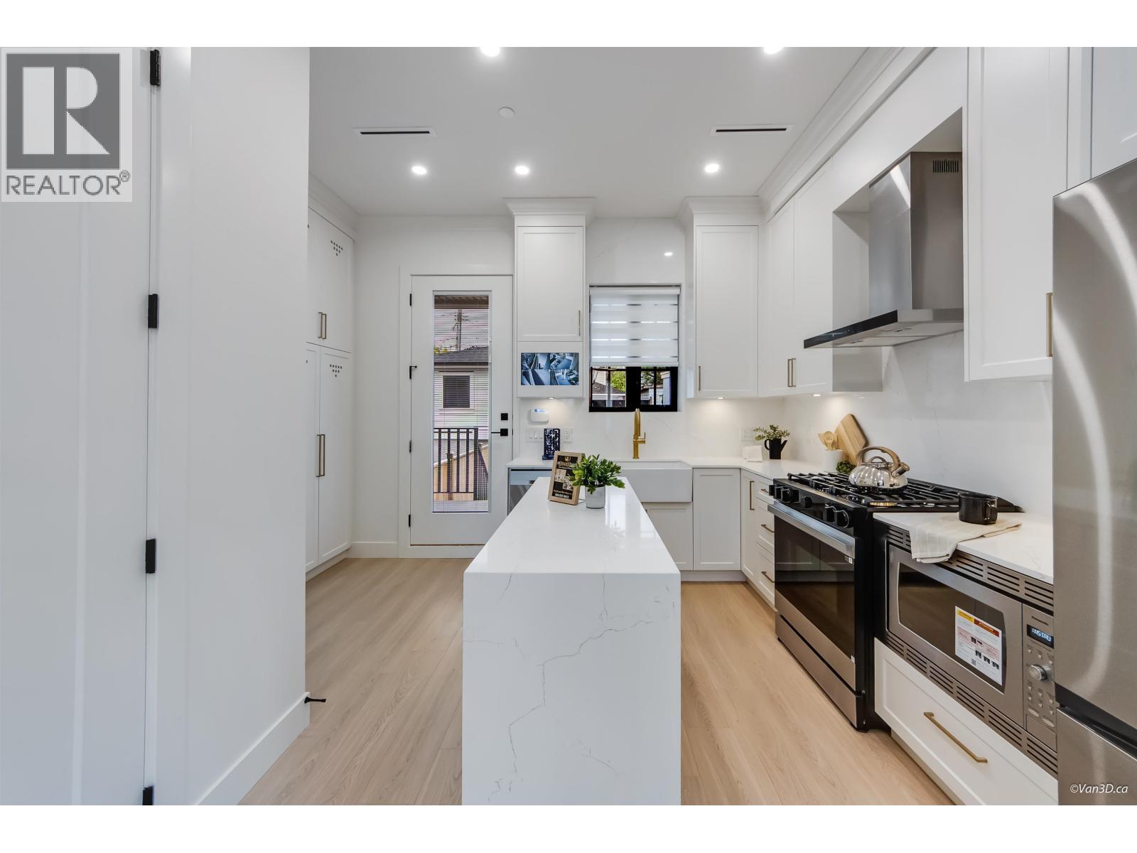 1347 E 64th Avenue, Vancouver, British Columbia  V5X 2P2 - Photo 8 - R3080601