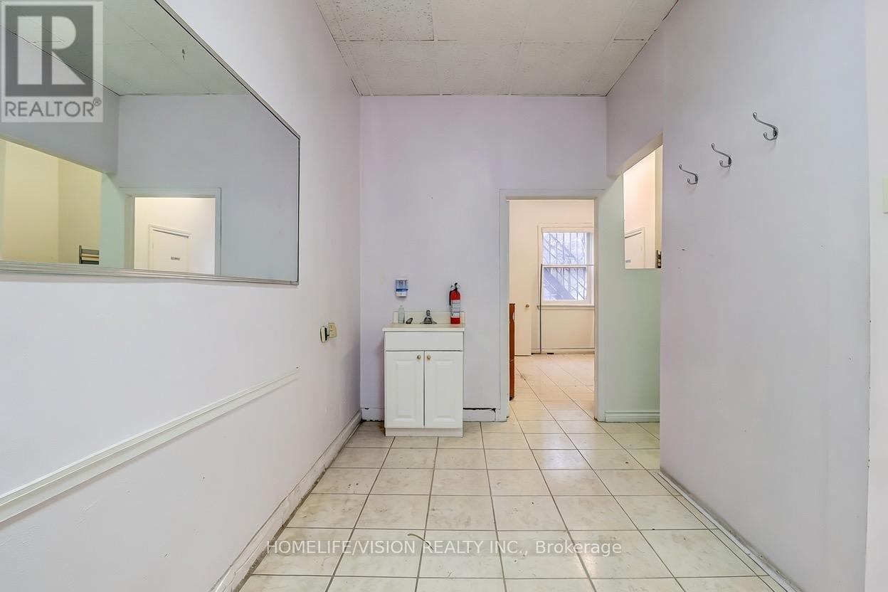 2877 St Clair Avenue E, Toronto, Ontario  M4B 1N4 - Photo 5 - E12711864