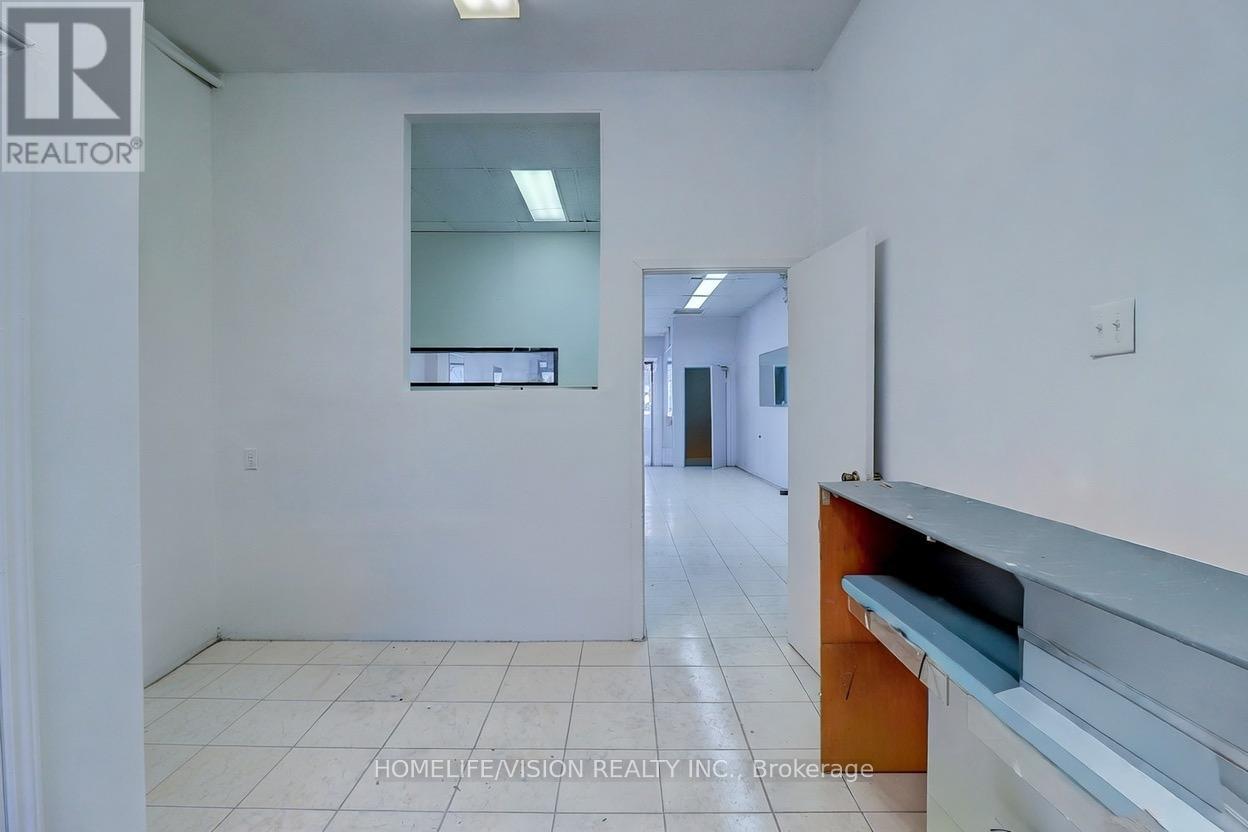 2877 St Clair Avenue E, Toronto, Ontario  M4B 1N4 - Photo 8 - E12711864