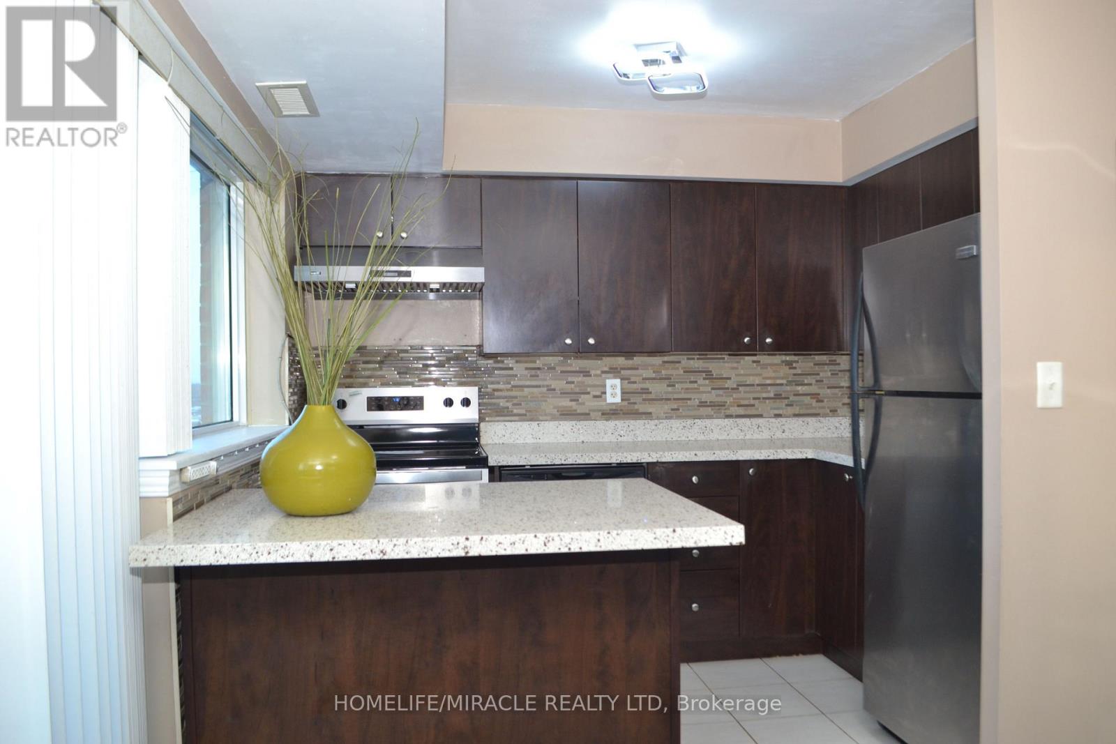 709 - 215 Queen Street E, Brampton, Ontario  L6W 0A9 - Photo 16 - W12522952