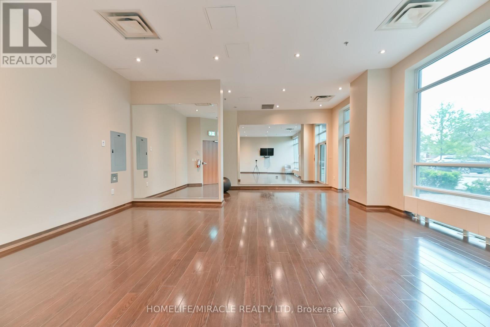 709 - 215 Queen Street E, Brampton, Ontario  L6W 0A9 - Photo 37 - W12522952