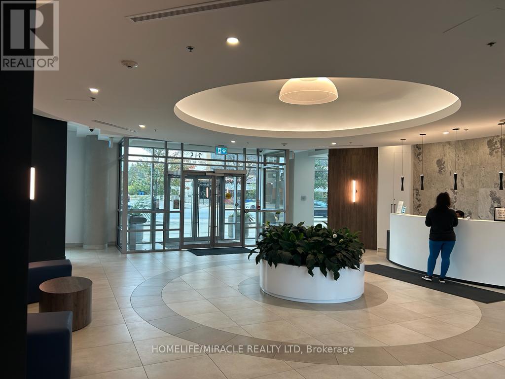 709 - 215 Queen Street E, Brampton, Ontario  L6W 0A9 - Photo 5 - W12522952