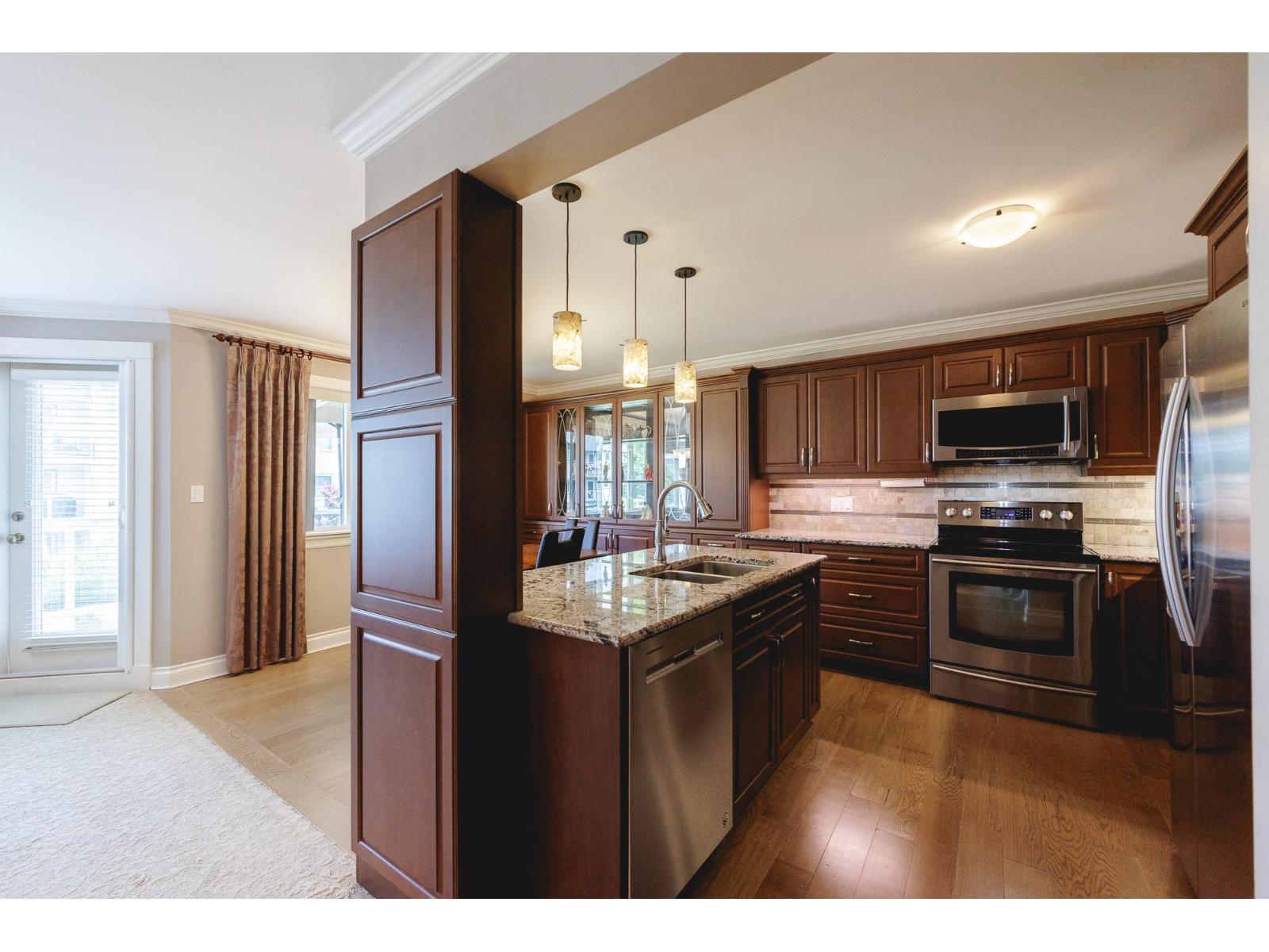 210 13959 16 Avenue, Surrey, British Columbia  V4A 1P8 - Photo 2 - R3054451