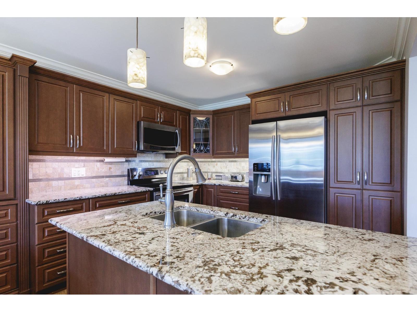 210 13959 16 Avenue, Surrey, British Columbia  V4A 1P8 - Photo 4 - R3054451