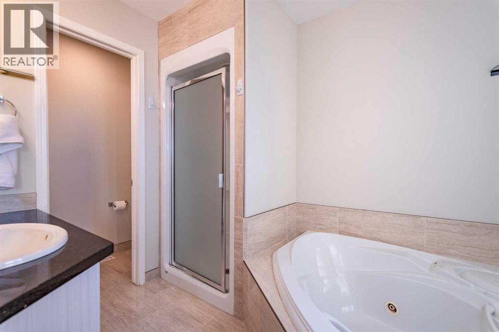 109 Simcrest Heights Sw, Calgary, Alberta  T3H 4K1 - Photo 38 - A2278428