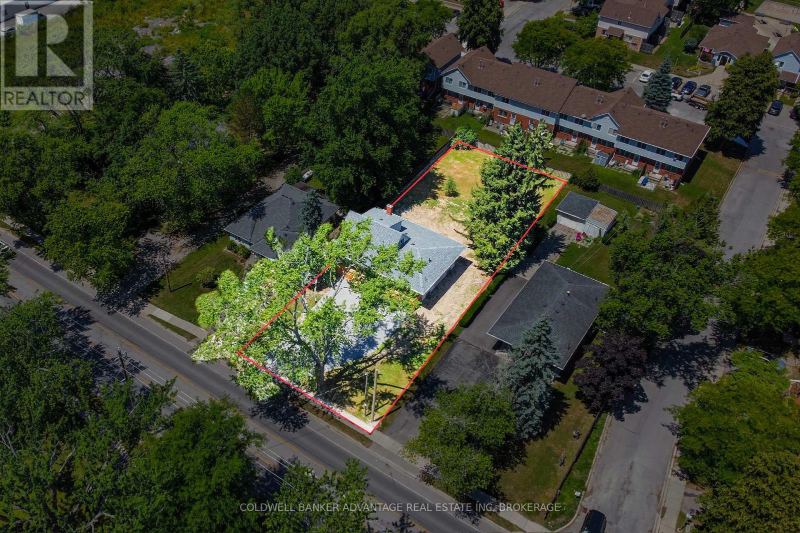 378 Thorold Road, Welland, Ontario  L3C 3W6 - Photo 2 - X12298963