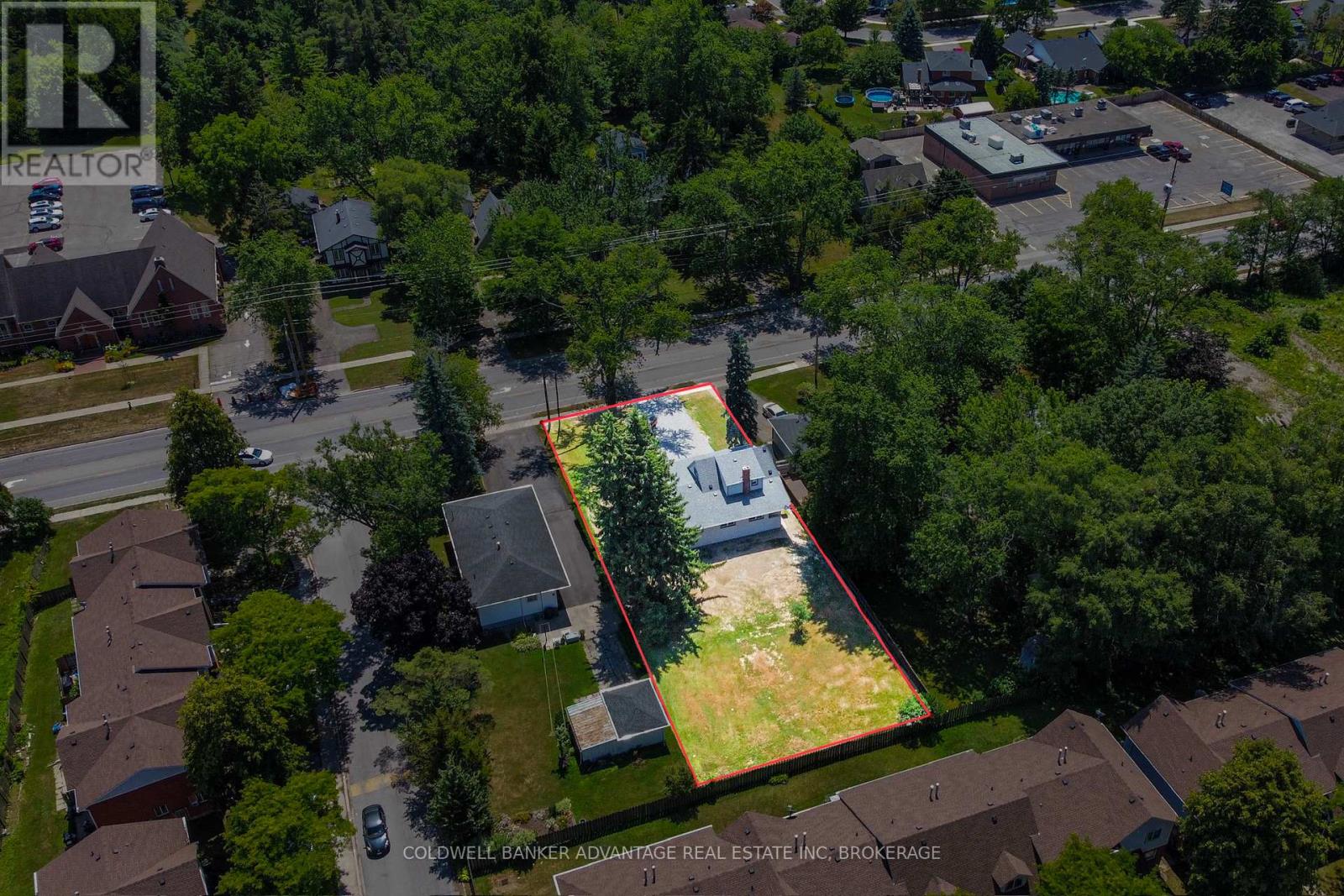 378 Thorold Road, Welland, Ontario  L3C 3W6 - Photo 3 - X12298963