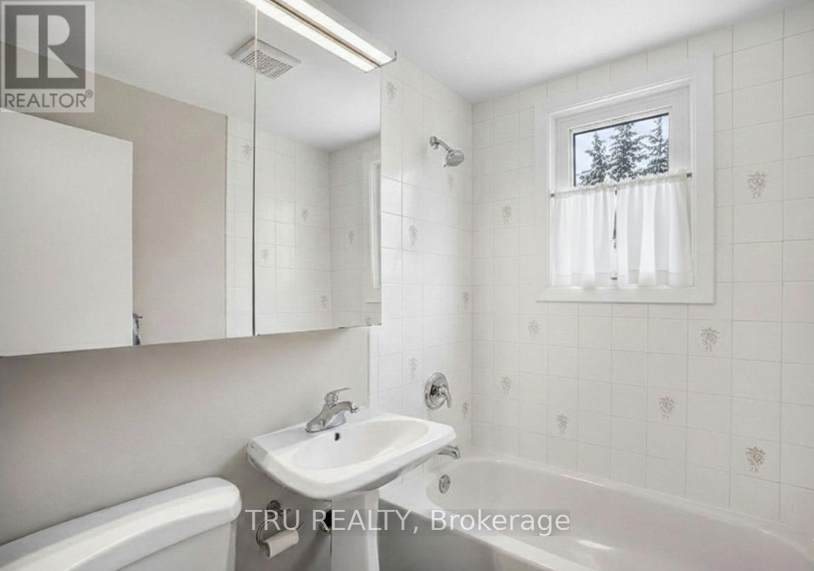 1315 Kilborn Avenue N, Ottawa, Ontario  K1H 6L2 - Photo 14 - X12711884