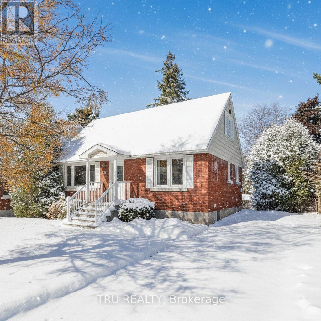 1315 Kilborn Avenue N, Ottawa, Ontario  K1H 6L2 - Photo 3 - X12711884