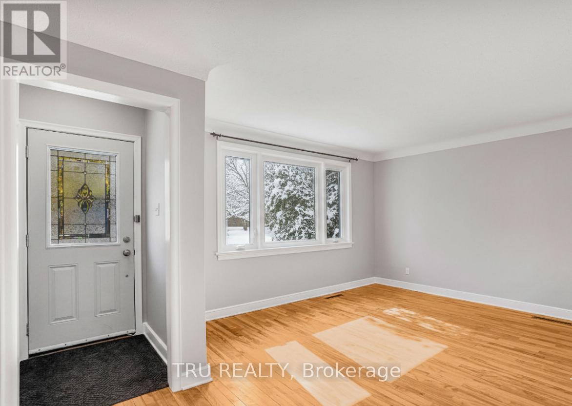 1315 Kilborn Avenue N, Ottawa, Ontario  K1H 6L2 - Photo 4 - X12711884