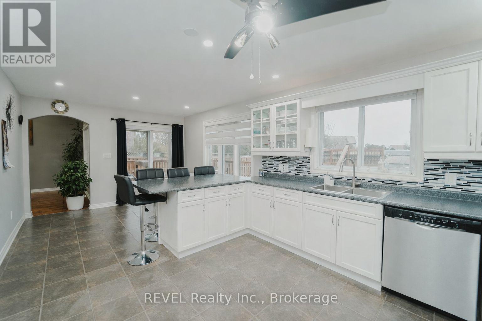 6978 Shannon Drive, Niagara Falls (Forestview), Ontario  L2H 3N7 - Photo 12 - X12711900