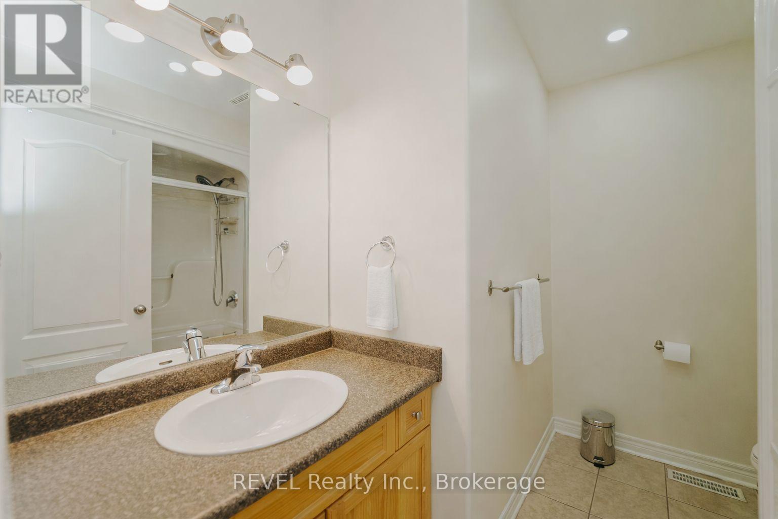 6978 Shannon Drive, Niagara Falls (Forestview), Ontario  L2H 3N7 - Photo 29 - X12711900