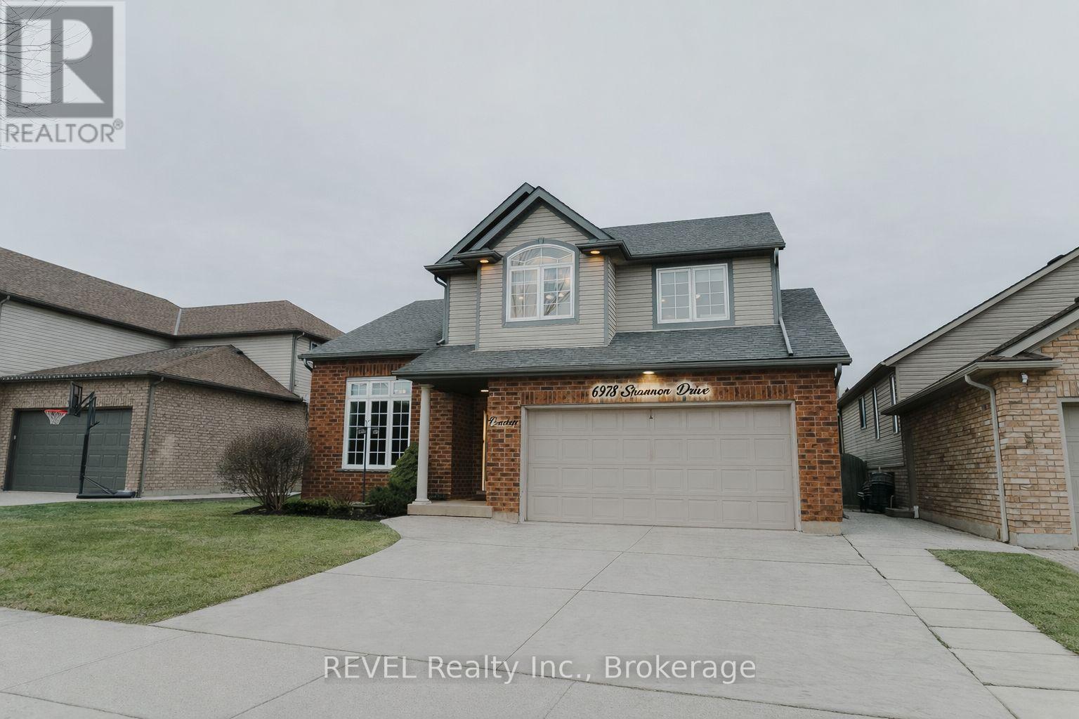 6978 Shannon Drive, Niagara Falls (Forestview), Ontario  L2H 3N7 - Photo 3 - X12711900