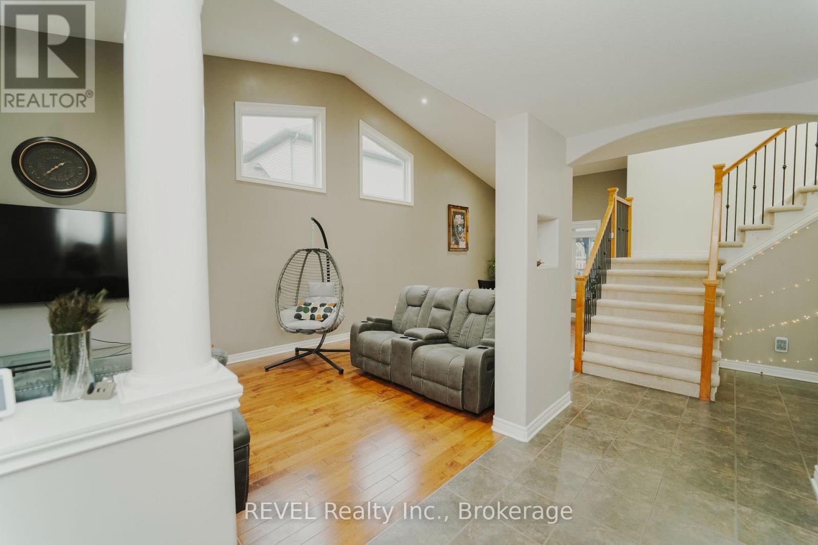 6978 Shannon Drive, Niagara Falls (Forestview), Ontario  L2H 3N7 - Photo 4 - X12711900