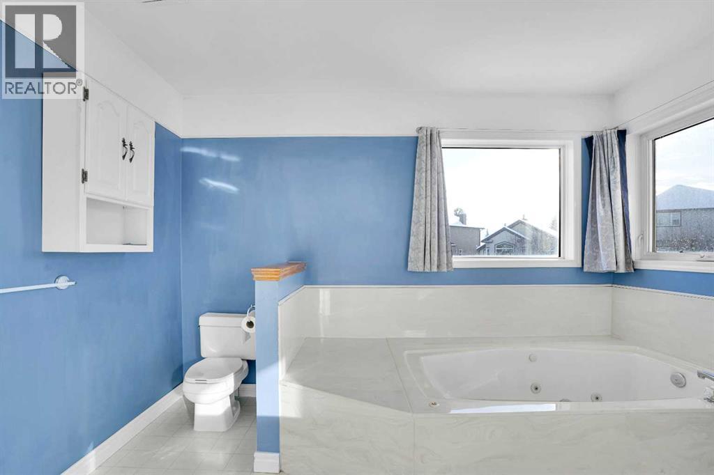 46 Somerset Close Sw, Calgary, Alberta  T2Y 3C5 - Photo 27 - A2279398